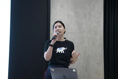 Thanwarin speaking at a tech meetup